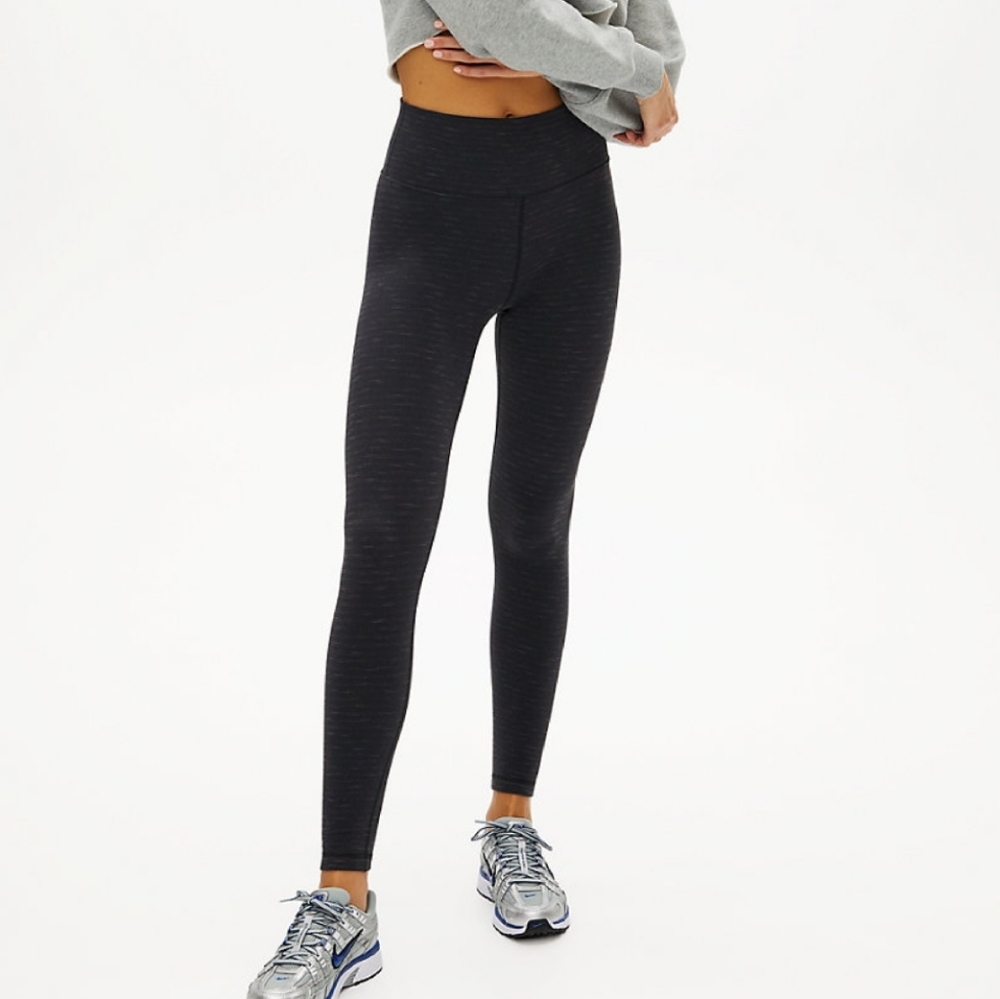 Aritzia / TNA || Atmosphere leggings